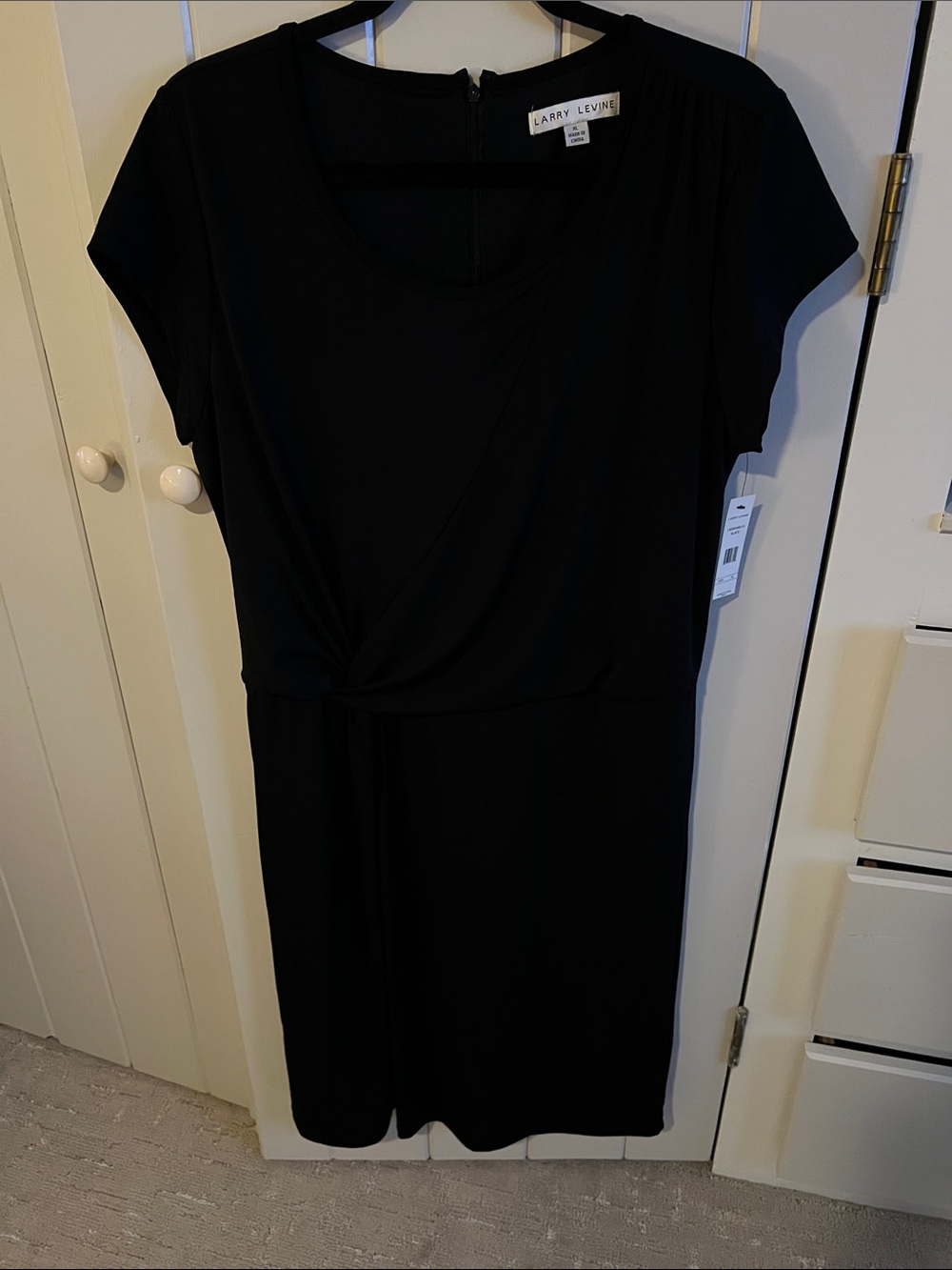 Larry Levine Black Faux-Wrap Midi Dress with Short Sleeves
